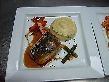 Logis Le Bretagne Hotel